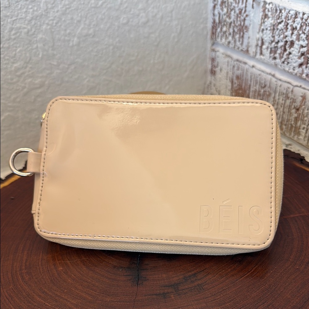 BÉIS Travel Wallet with Key Ring